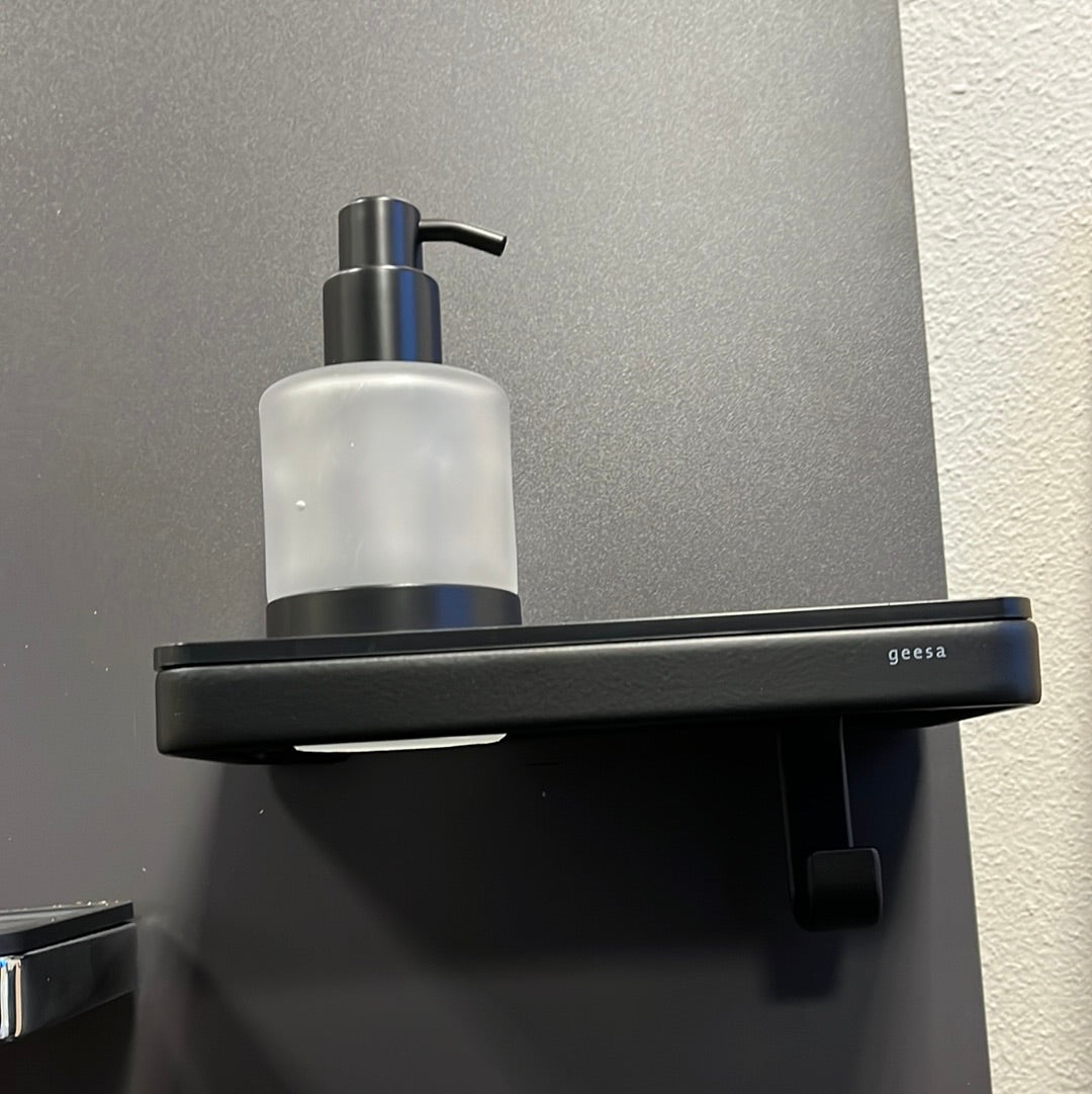 Geesa Frame Black planchet met haak en zeepdispenser zwart