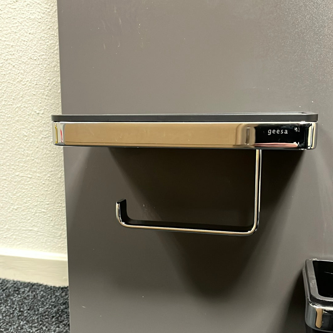 Geesa Frame Black Chrome toiletrolhouder met planchet