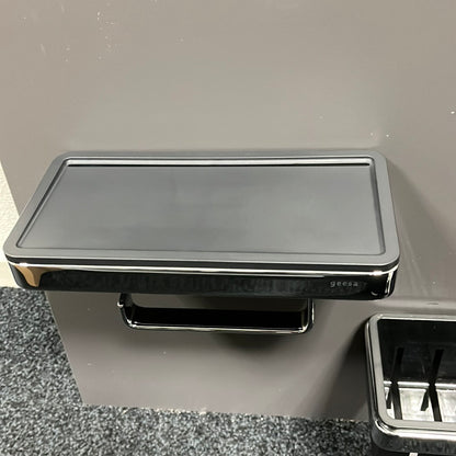Geesa Frame Black Chrome toiletrolhouder met planchet